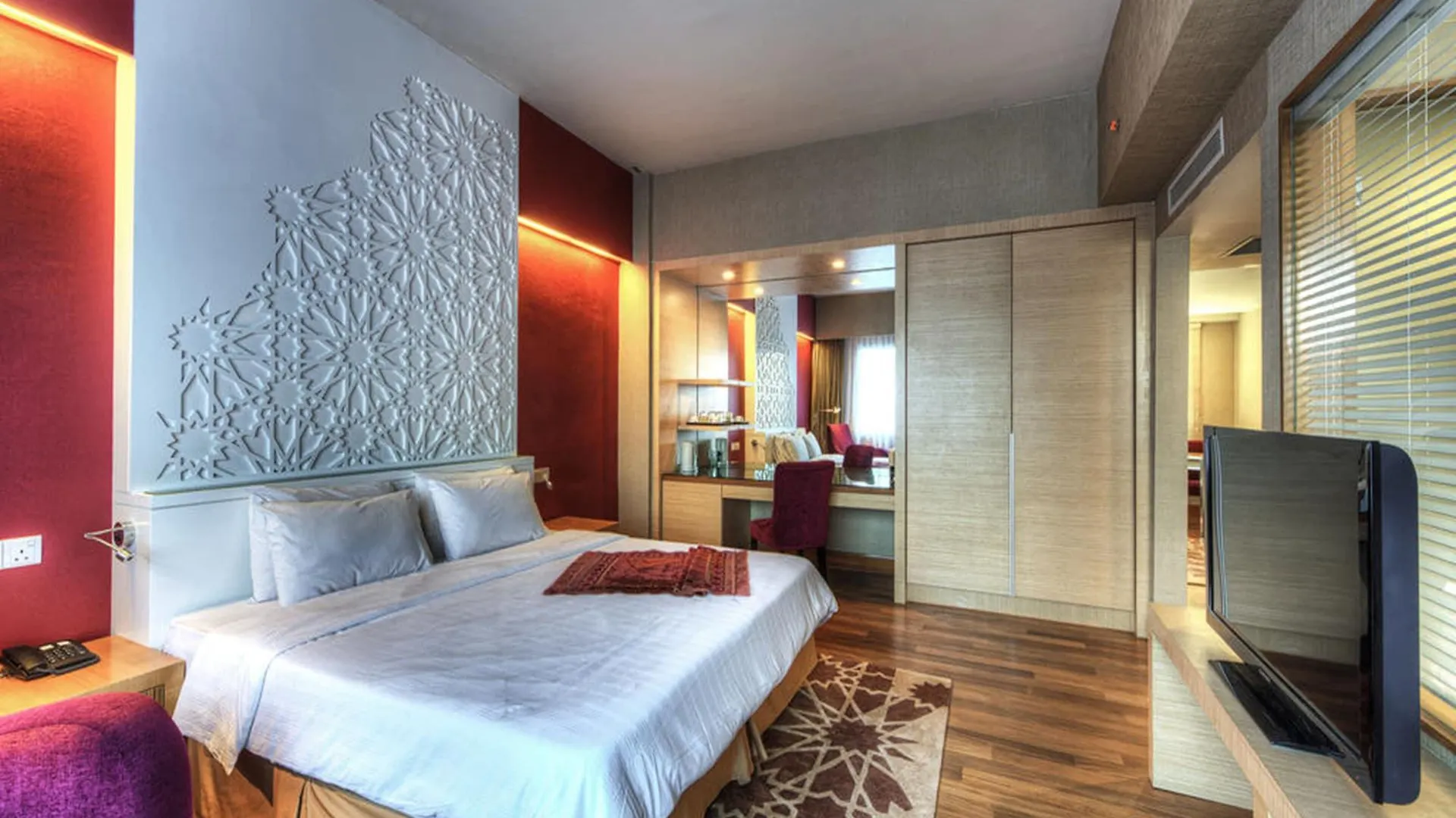Raia Hotel Kota Kinabalu 3*,